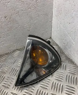 Toyota Avensis T220 Front fender indicator light 019794