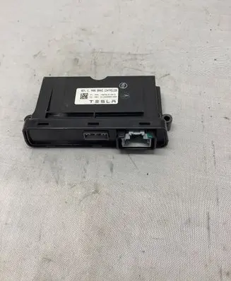 Tesla Model S Hand brake control module 100761800E