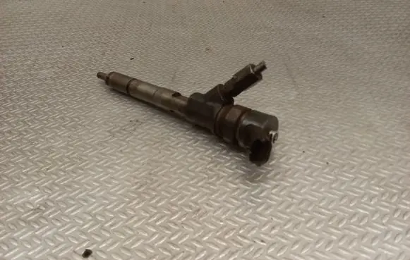 Toyota Yaris Fuel injector 0445110215 2367033030