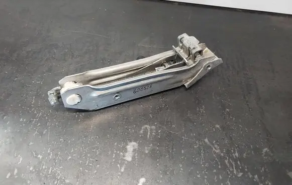 Audi A4 S4 B5 8D Lift Jack 8L0011031A