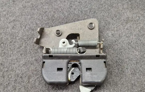 BMW 1 E82 E88 Seat back rest lock catch 7112864