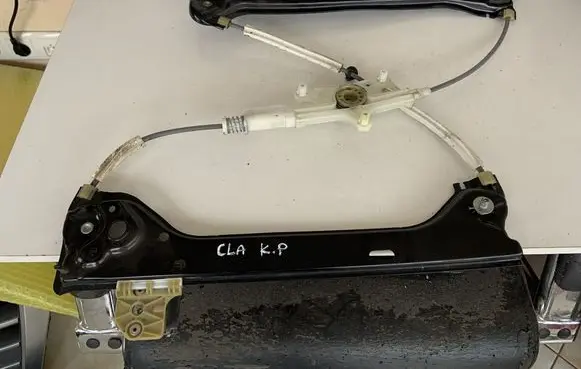 Mercedes-Benz CLA C117 X117 W117 Front window lifting mechanism without motor 994301210