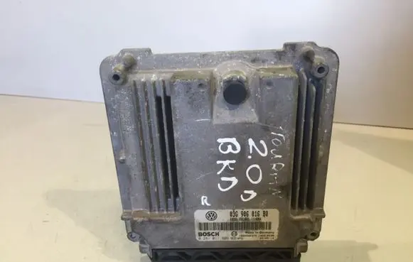 Volkswagen Touran I Engine control unit/module 03G906016BQ 0281011906