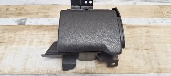 Nissan X-Trail T30 Glove box 68430EQ000