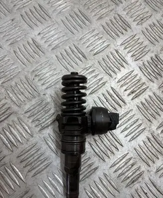 Skoda Octavia Mk2 (1Z) Fuel injector 038130073AG