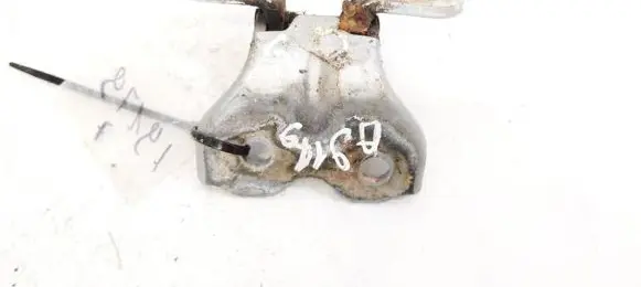 Hyundai Getz Rear door lower hinge