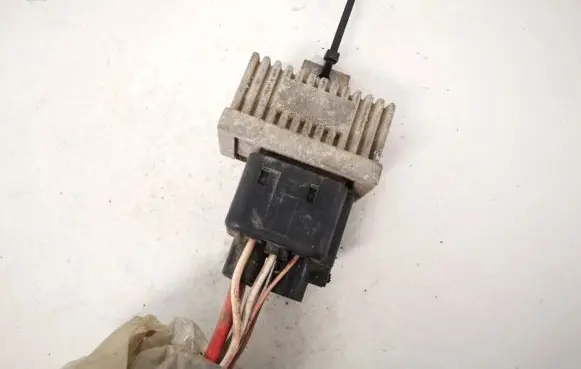 Glow plug pre-heat relay