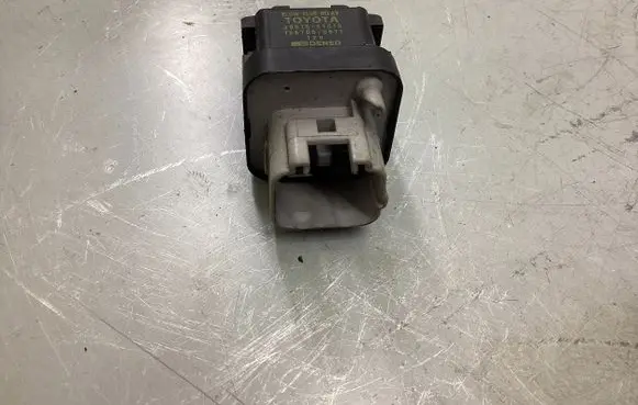 Toyota Corolla E120 E130 Glow plug pre-heat relay 2861067010