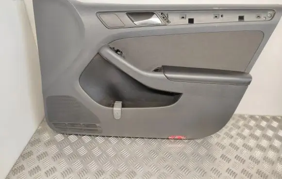 Volkswagen Jetta VI Front door card panel trim 5C7867012