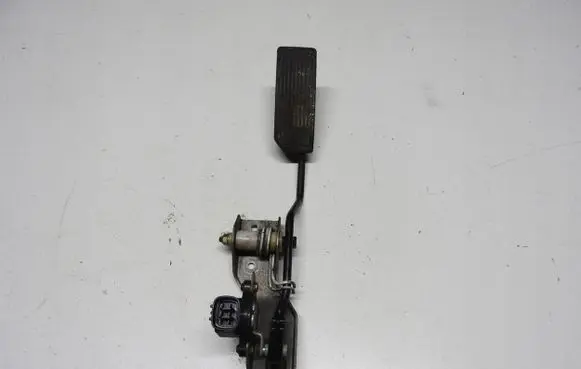 Nissan X-Trail T30 Accelerator throttle pedal 18919AM810