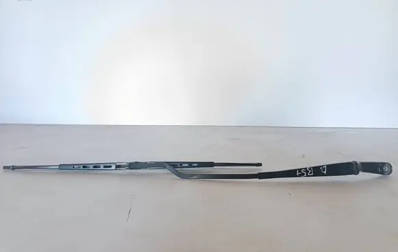 Volkswagen PASSAT B5.5 Front wiper blade arm 3b1955409