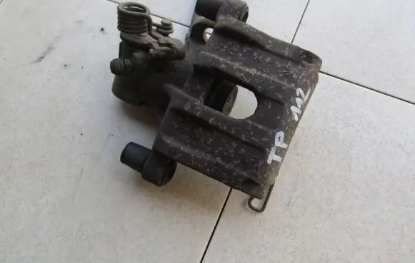 Ford Kuga II Rear brake caliper