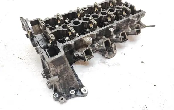 BMW 1 E81 E87 Engine head 7785876