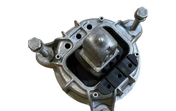 BMW 5 GT F07 Engine mount bracket 6785601 22116785601