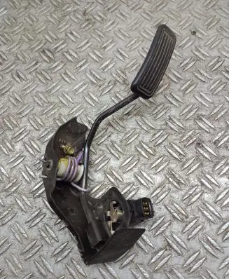 Toyota Avensis T250 Accelerator throttle pedal
