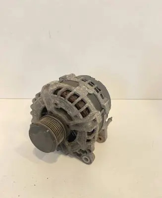 Volkswagen PASSAT B7 Generator/alternator 03L903024F
