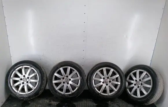Volkswagen Golf V R16 alloy rim 