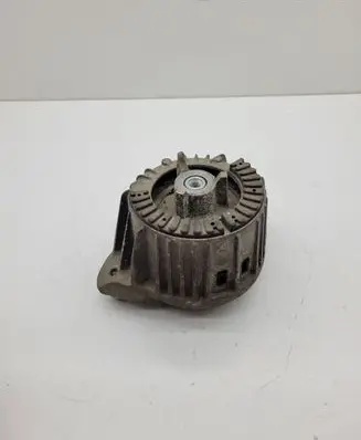 Mercedes-Benz C W204 Engine mount bracket A2042404917