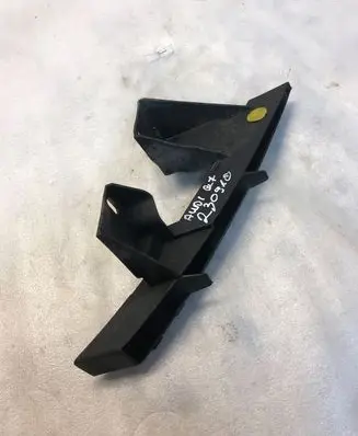 Audi Q7 4L Front bumper mounting bracket 4l0807333