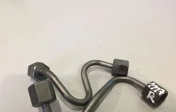 Fuel injector supply line/pipe