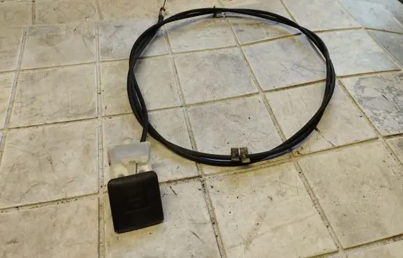 Engine bonnet (hood) release handle
