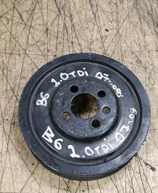 Volkswagen PASSAT B6 Crankshaft pulley 036105243