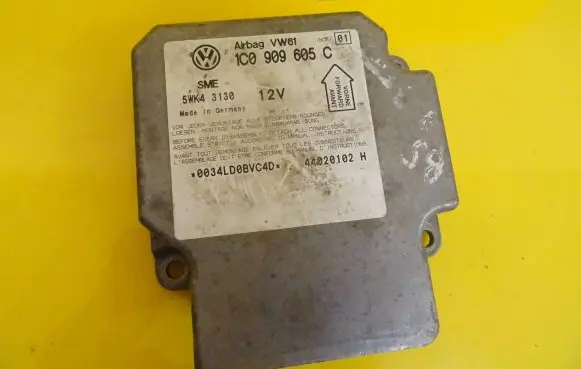 Volkswagen PASSAT B5 Airbag control unit/module 1C0909605C