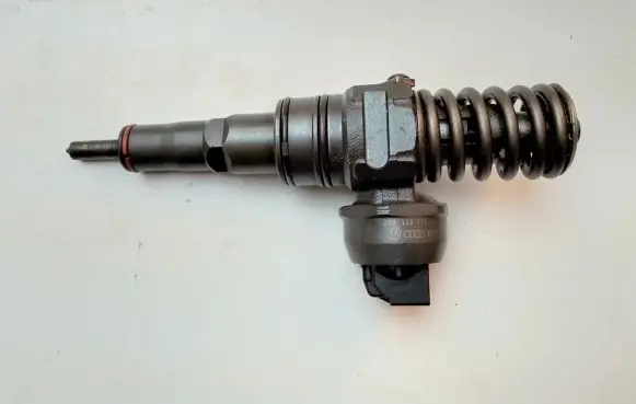 Volkswagen Jetta V Fuel injector 03G130073G