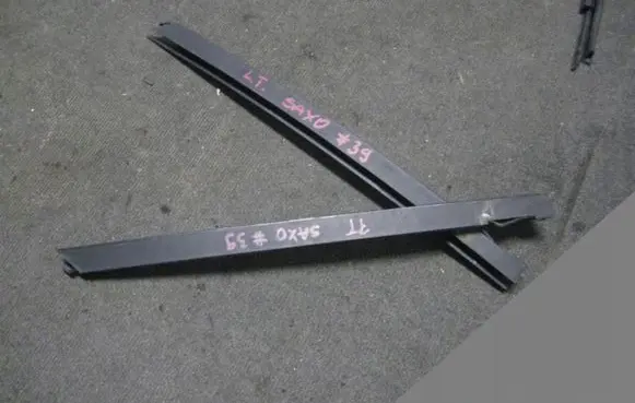 Citroen Saxo Rear door windshield rail 