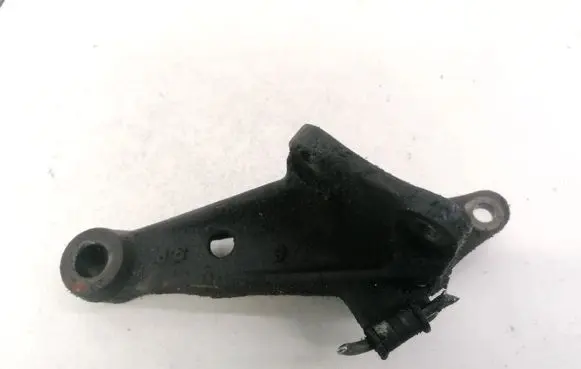 Mazda 626 Engine mounting bracket