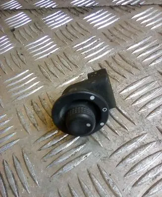 Renault Laguna II Wing mirror switch 820000242