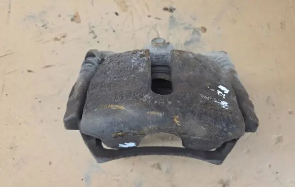 Volkswagen PASSAT B8 Front brake caliper
