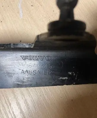 Volvo XC70 Engine bonnet/hood hinges 30649515