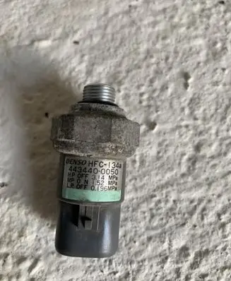 Toyota Corolla Verso E121 Air conditioning (A/C) pressure sensor 4434400050