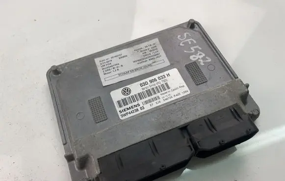 Volkswagen Fox Engine control unit/module 03D906033H