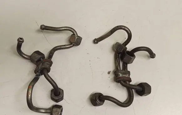 BMW 5 E60 E61 Fuel injector supply line/pipe 