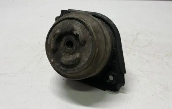 Engine mount bracket