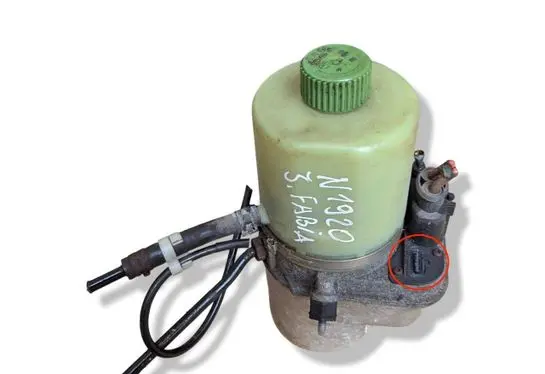 Skoda Fabia Mk2 (5J) Power steering pump 6R0423156B