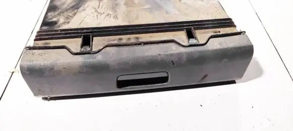 Volkswagen Touran I Glove box