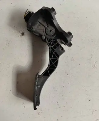 Hyundai i30 Accelerator throttle pedal 32700