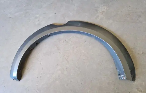 Mitsubishi L200 Rear arch trim MN117443