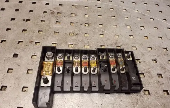 Volkswagen Transporter - Caravelle T5 Fuse module 7H6970187