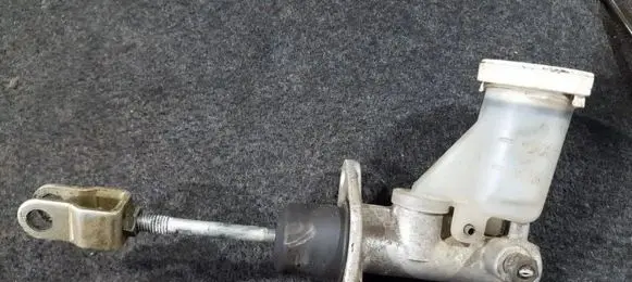 Mitsubishi Carisma Clutch master cylinder