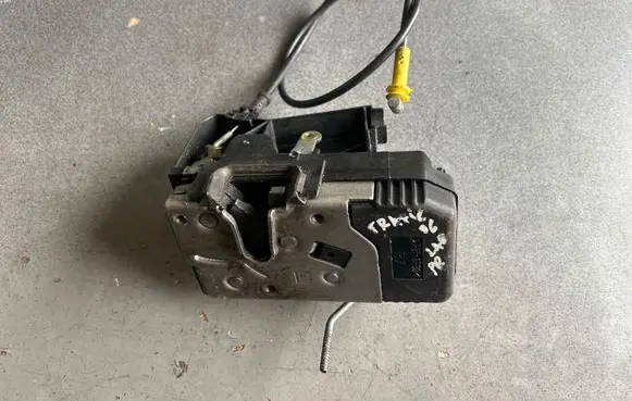 Renault Trafic II (X83) Front door lock 8200008248 91166227