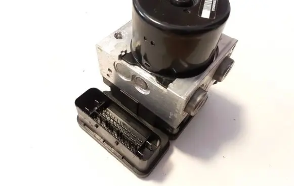 Volvo V70 ABS Pump 30681619 000404972C1