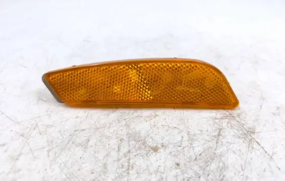 Cadillac CTS Front bumper turn signal 25699380