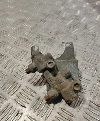 Toyota RAV 4 (XA20) Brake power pressure regulator 