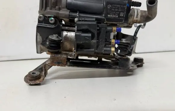 BMW 5 G30 G31 G38 Air suspension compressor 19412710 37206886721