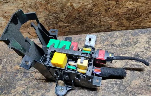 Citroen C3 Aircross Fuse module 9806192580