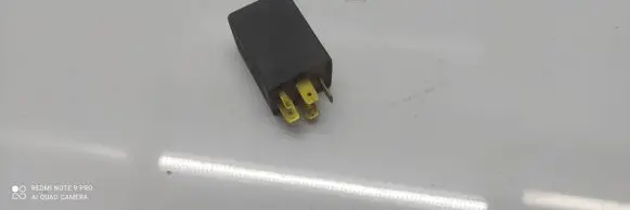 Volkswagen PASSAT B4 Window wiper relay 431955531